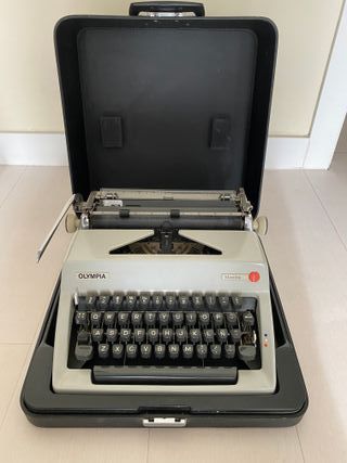 Máquina de escribir Olympia Monica