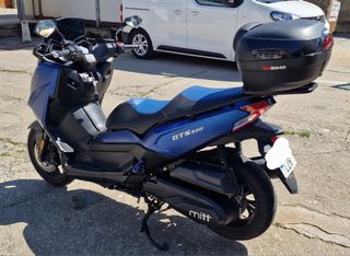 Mitt GTS 330 con 5800 kms.