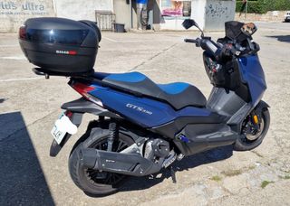 Mitt GTS 330 con 5800 kms.