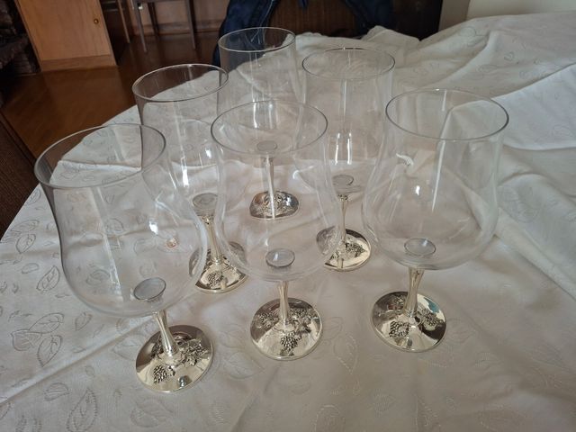 Copas altas de vino con plaque de plata