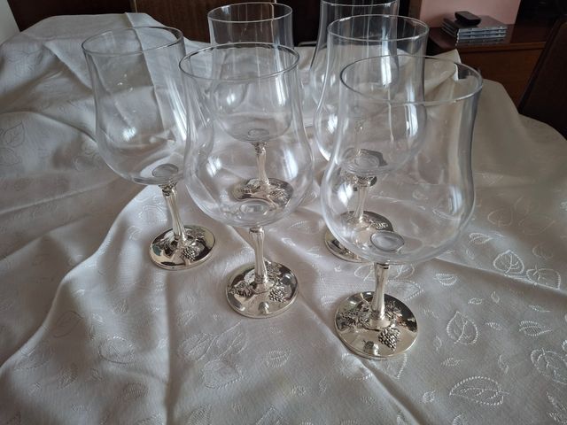 Copas altas de vino con plaque de plata