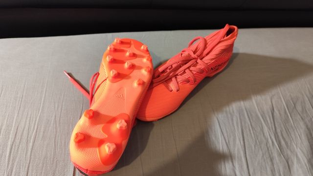 Botines de futbol Adidas para niños