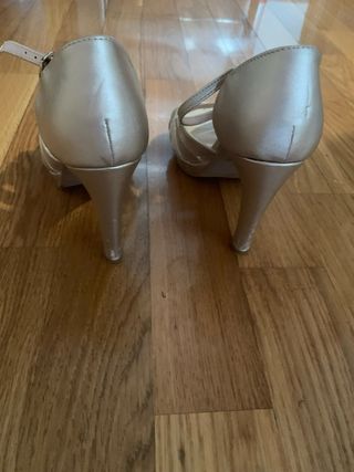 Zapatos dorados 