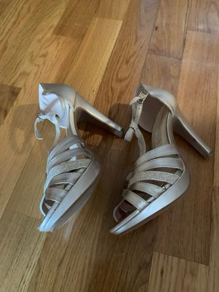 Zapatos dorados 