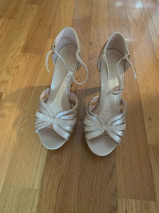 Zapatos dorados 