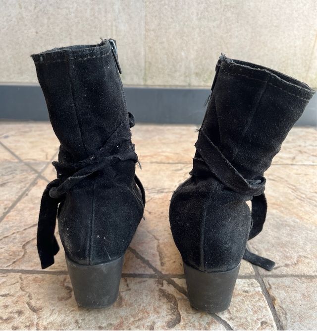 Botas negras de piel