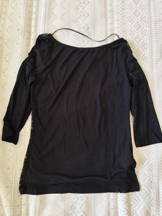 Camiseta negra hincaje por detrás de Zara talla S