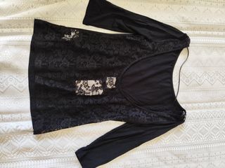 Camiseta negra hincaje por detrás de Zara talla S