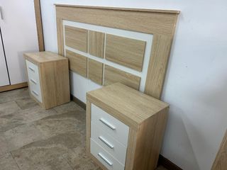 Conjunto cabezal con mesitas de noche