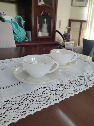 Juego de tazas con filete dorado