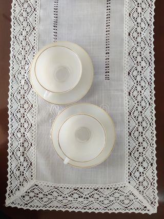 Juego de tazas con filete dorado