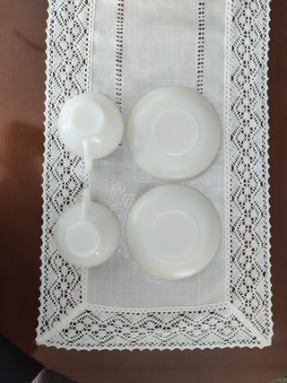 Juego de tazas con filete dorado