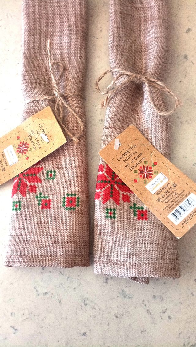 4 tovaglioli, in ogni confezione ci sono due tovaglioli.