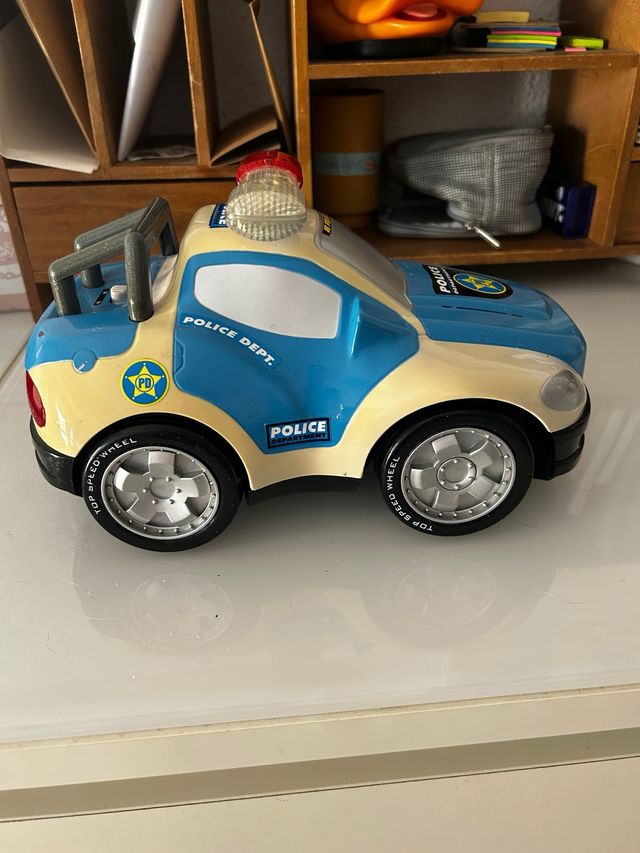 Coche patrulla teledirigido