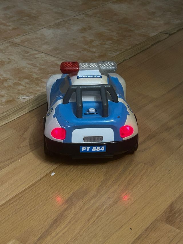 Coche patrulla teledirigido