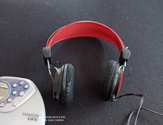 CD PORTÁTIL CON AURICULARES