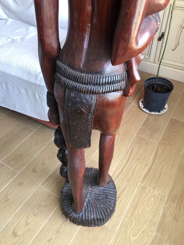 Figura talla africana