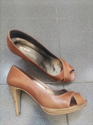 Zapatos piel Camel talla 38