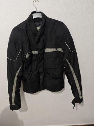Chaqueta y cascos moto