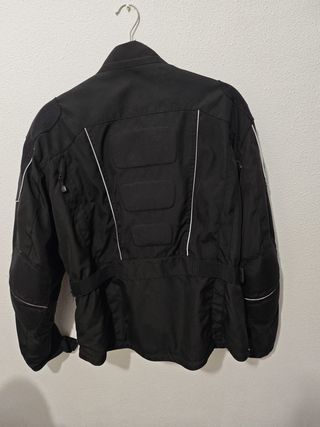 Chaqueta y cascos moto