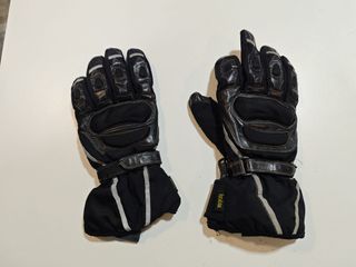 Chaqueta y cascos moto
