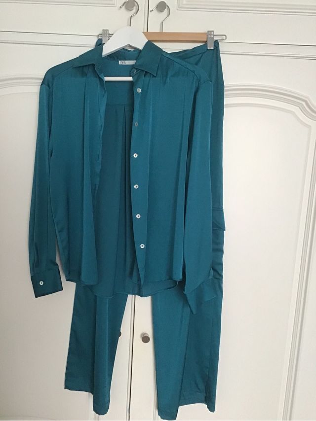 Pantalon satinado Zara