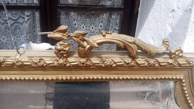 Espejo cornucopia en madera dorada