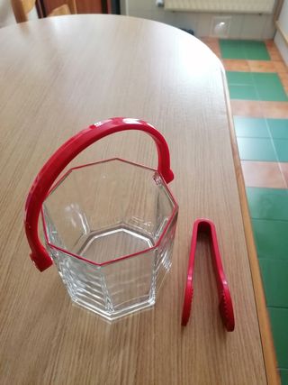 Cubitera con pinzas y jarra cristal de yoplait