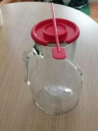 Cubitera con pinzas y jarra cristal de yoplait