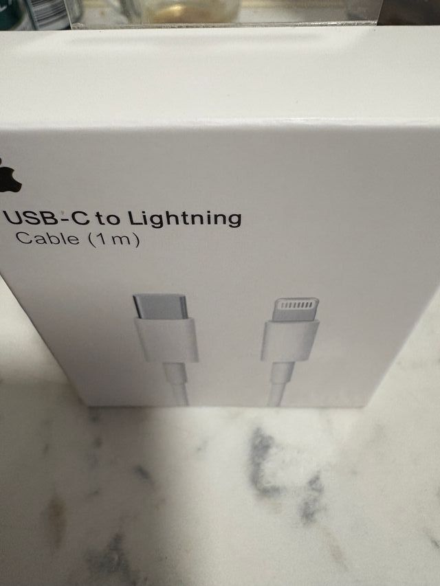 Cable precintado Apple con caja