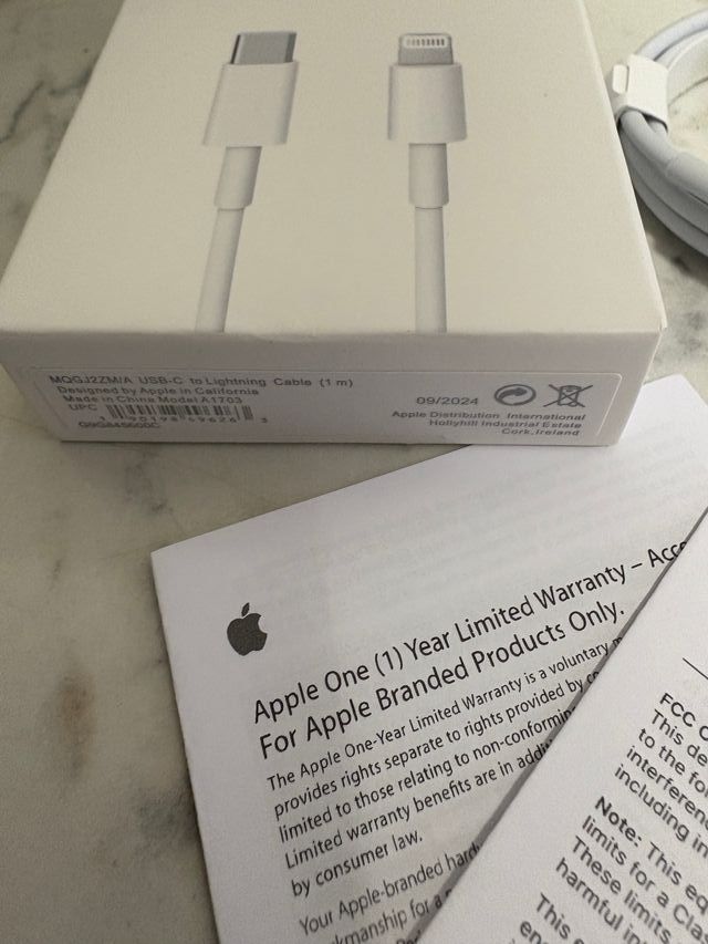 Cable precintado Apple con caja