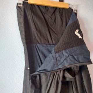 Vestido negro ceremonia bordado.