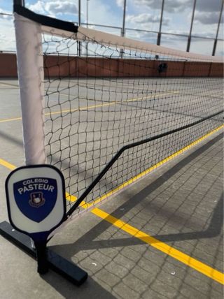 Red Pickleball y palas 