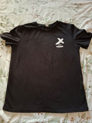 Camiseta negra niño less is more. 11-12y