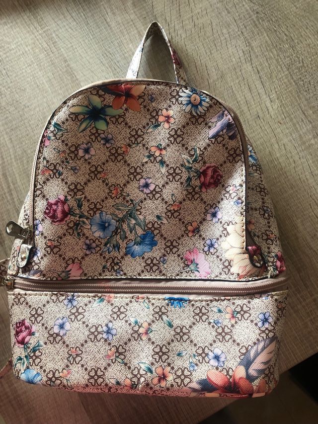 Mochila pequeña de flores