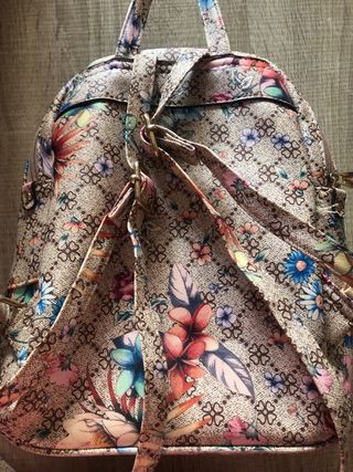 Mochila pequeña de flores