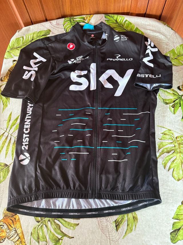 Equipación ciclismo SKY