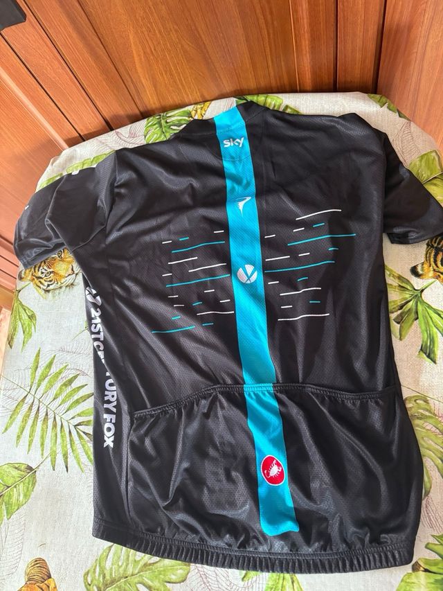 Equipación ciclismo SKY