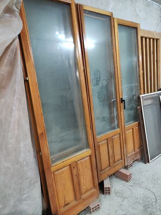 Se venden seis puertas balconeras de madera