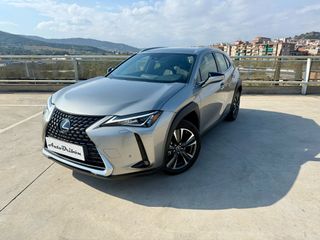 Lexus UX 2021