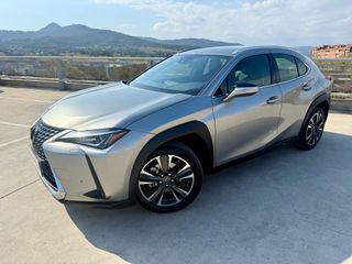 Lexus UX 2021