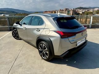 Lexus UX 2021