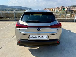 Lexus UX 2021