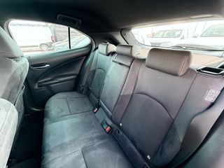 Lexus UX 2021