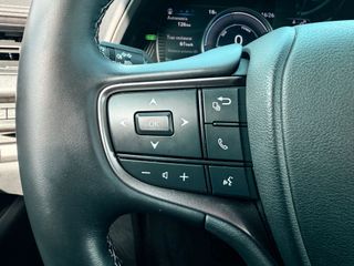 Lexus UX 2021