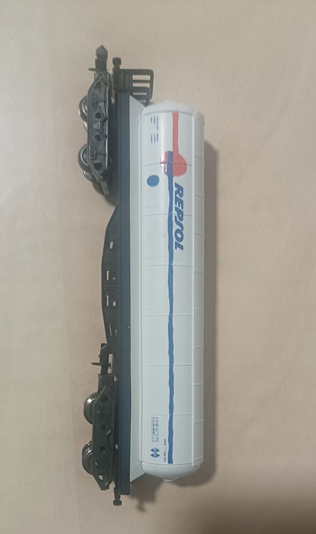 Locomotora y vagones de mercancías