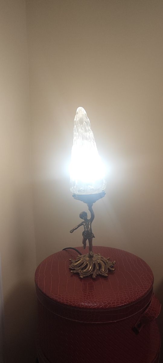 Lámpara antigua de bronce.