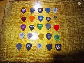 Lote 25 púas guitarra eléctrica