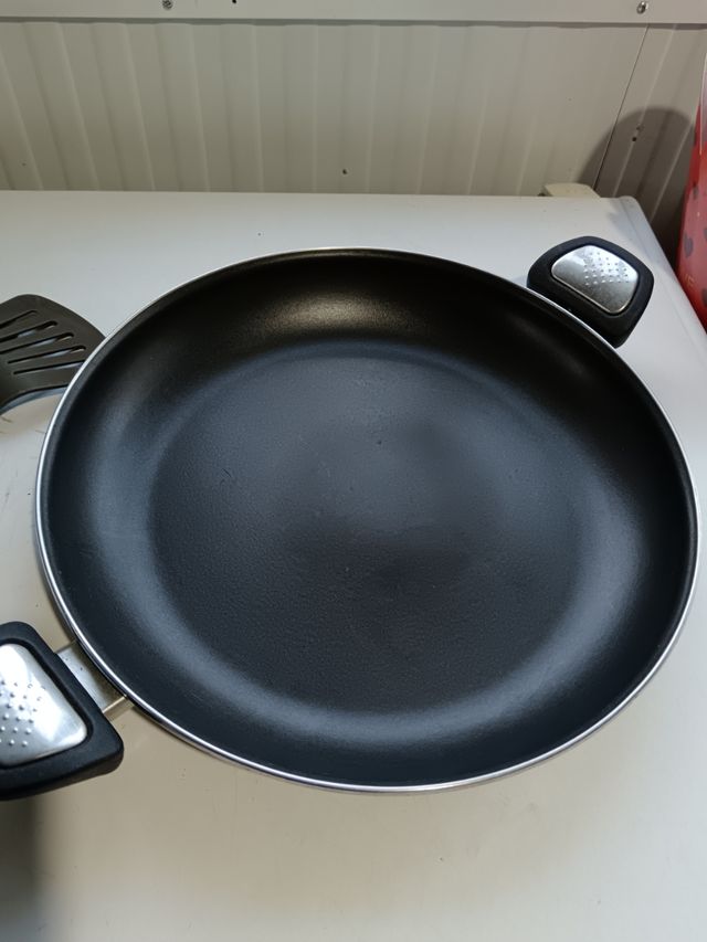 Lote paellera y utensilios