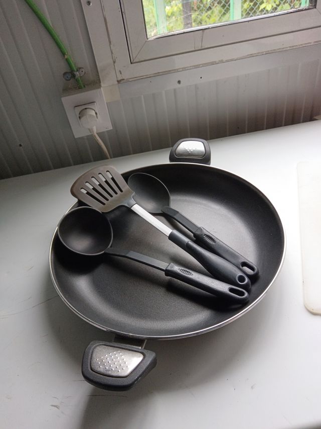 Lote paellera y utensilios